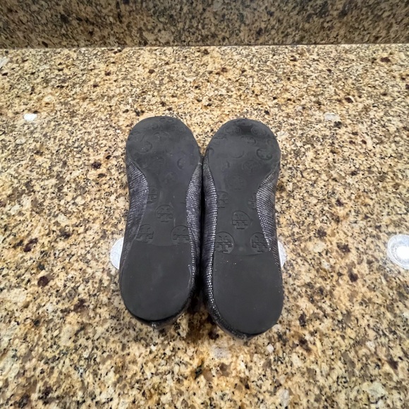 Tory Burch Reva Gray Silver Faux Snakeskin Ballet Flats Size 6.5 - Picture 9 of 9